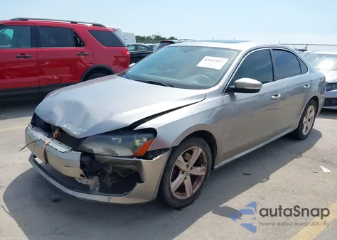 2013 Volkswagen Passat 2.5L Se z USA, uszkodzony, nr VIN 1VWBP7A3XDC003222